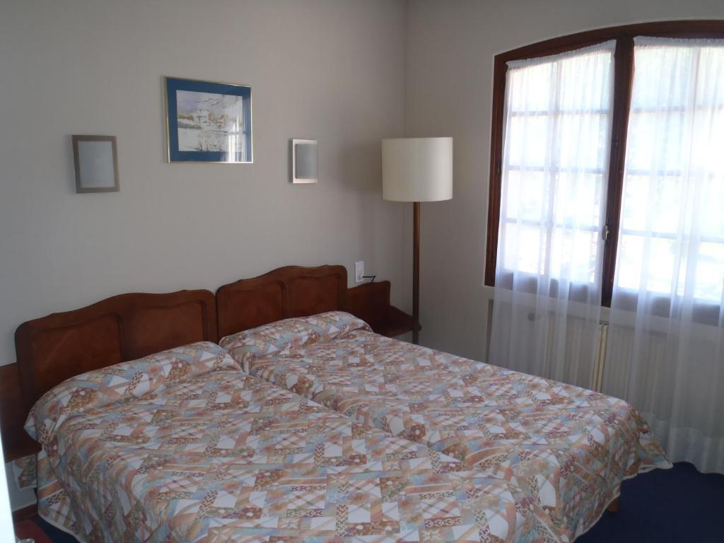 Grand Hotel Du Cours Sisteron Zimmer foto