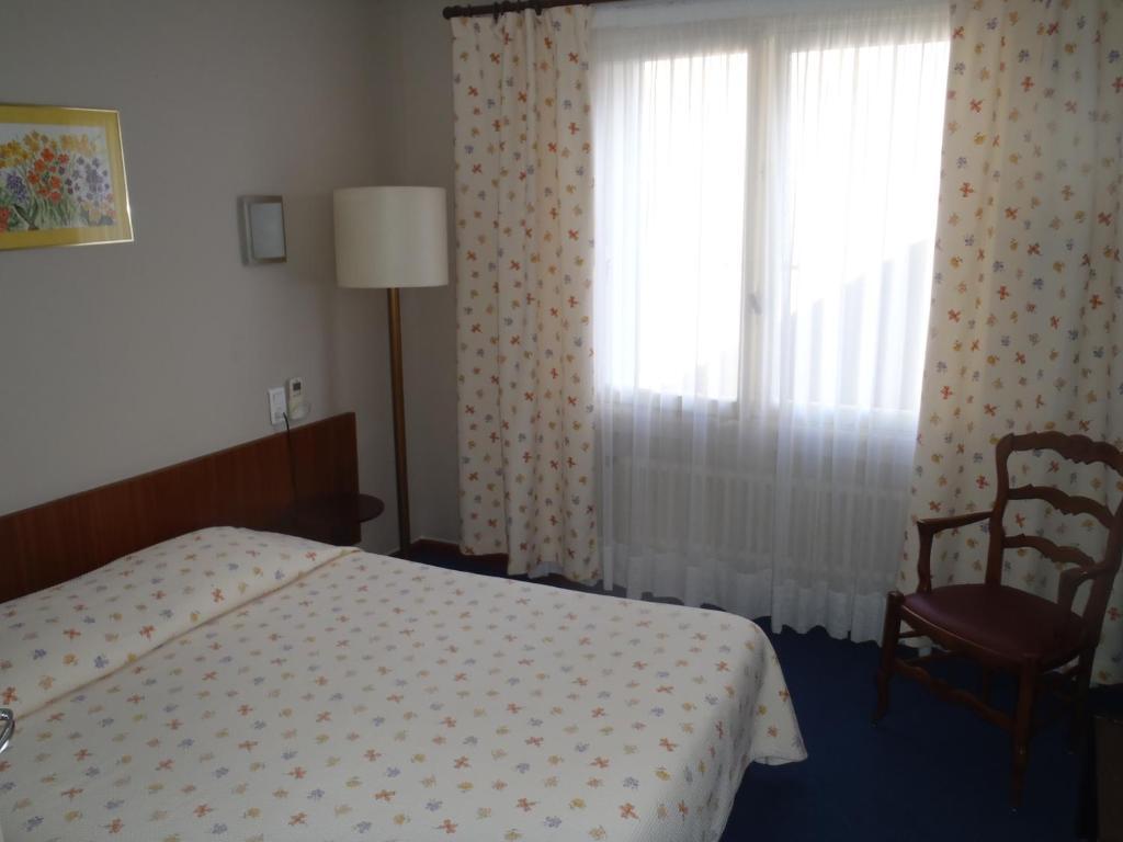 Grand Hotel Du Cours Sisteron Zimmer foto