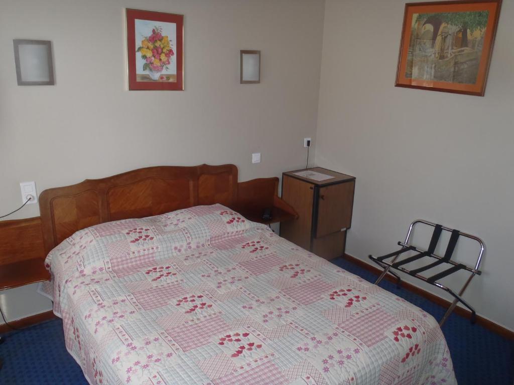 Grand Hotel Du Cours Sisteron Zimmer foto