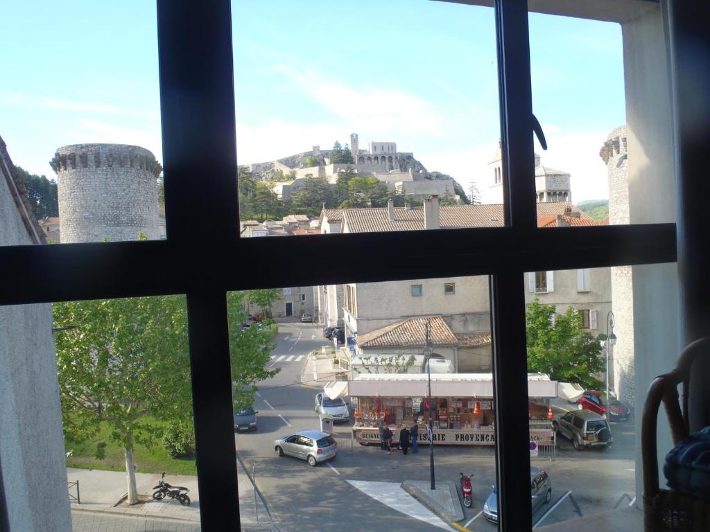 Grand Hotel Du Cours Sisteron Zimmer foto