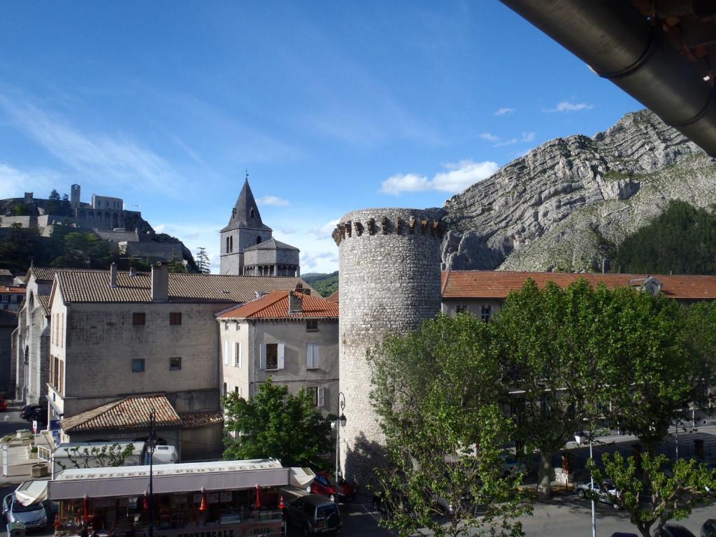 Grand Hotel Du Cours Sisteron Zimmer foto