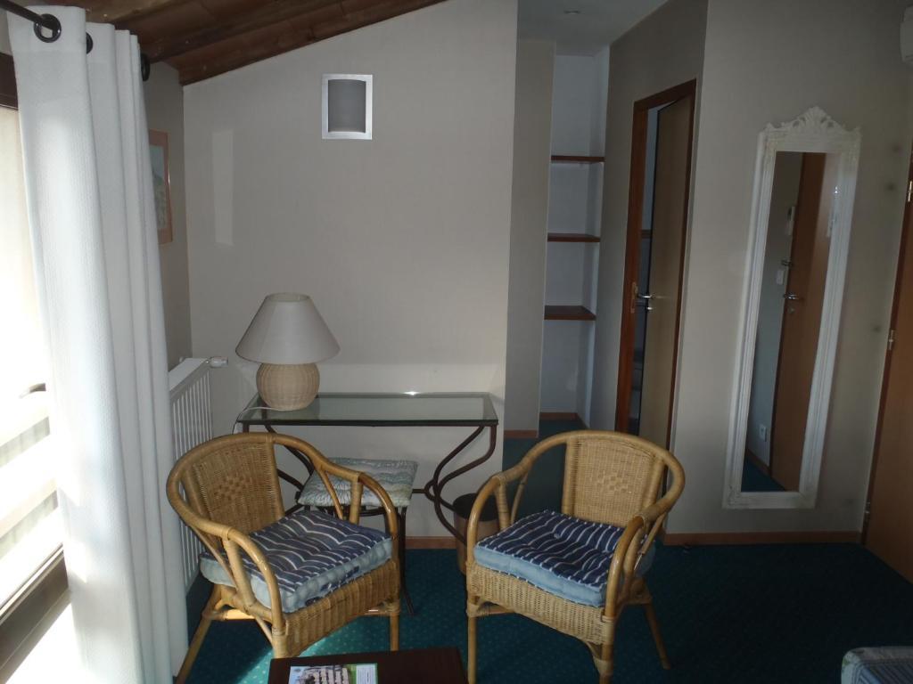 Grand Hotel Du Cours Sisteron Zimmer foto