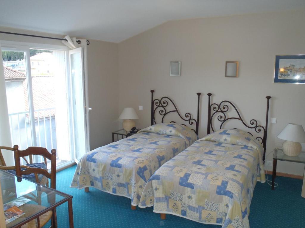 Grand Hotel Du Cours Sisteron Zimmer foto