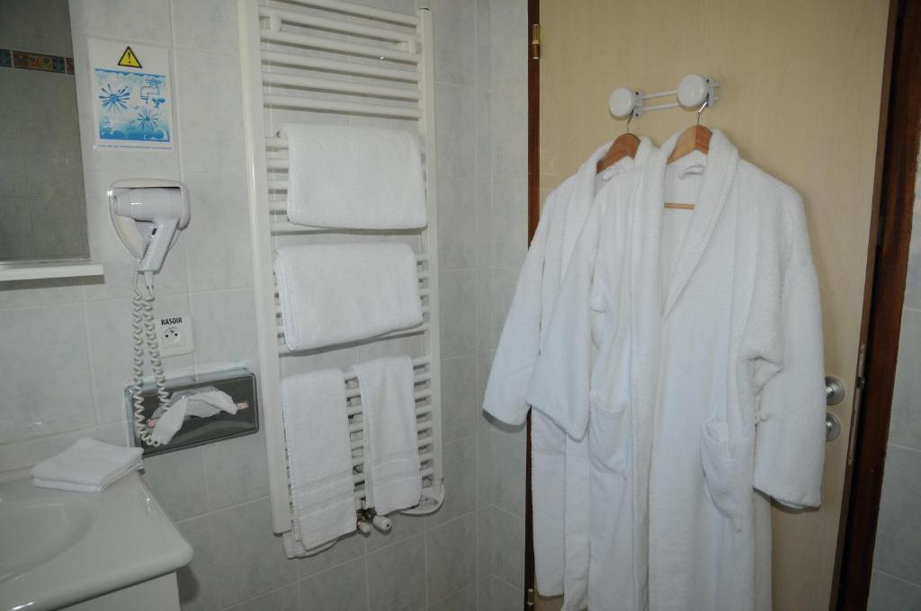 Grand Hotel Du Cours Sisteron Zimmer foto